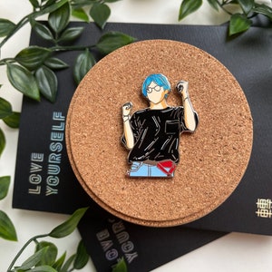 BTS Love Yourself Tour: Taehyung Hard Enamel Pin