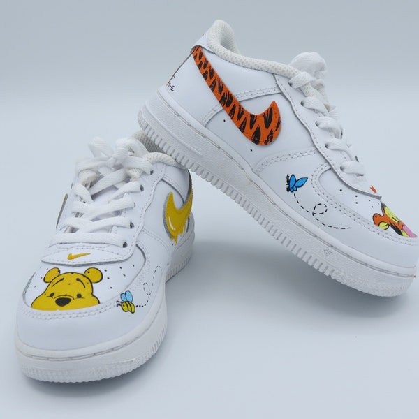 Zapatos personalizados de Winnie the Pooh y Tigger.