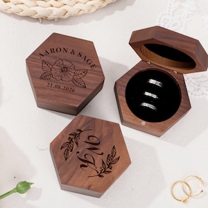 Caixa de anel hexagonal de madeira personalizada com nome/ Porta-alianças de noivado gravado/ Caixa de anel de nogueira personalizada/ Lembrança para mulheres e meninas