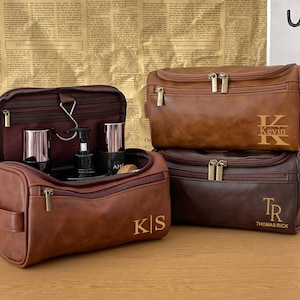 Reisetasche für Männer / Dopp Kits Personalisiert / Geschenk für Männer / Groomsmen Dopp Kit Für Ihn / Kunstleder Kulturtasche zum Aufhängen