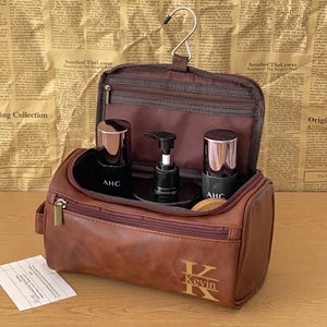 Borsa da toilette in pelle da uomo personalizzata/Regali per lo sposo/Kit da toilette inciso/Borsa da toilette da viaggio/Accessorio in pelle/Regalo di Natale per lui