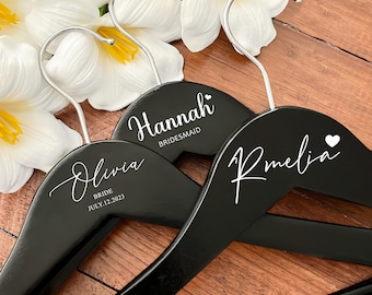 Cabide personalizado para madrinhas/ Cabide para noiva/ Cabide para vestido de noiva/ Cabide para casamento/ Cabide de madeira com impressão UV e nome personalizado/ Convite para madrinhas