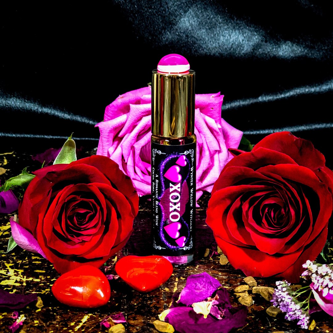 Xo2 Fragrance XOXO Perfume: A Romantic Infused Oil With Dark Cocoa, Red Rose, Vanilla ...