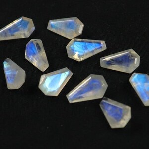 10 AAA vita regnbågsmånstenar, kistslipade 13 x 8 mm bild 2