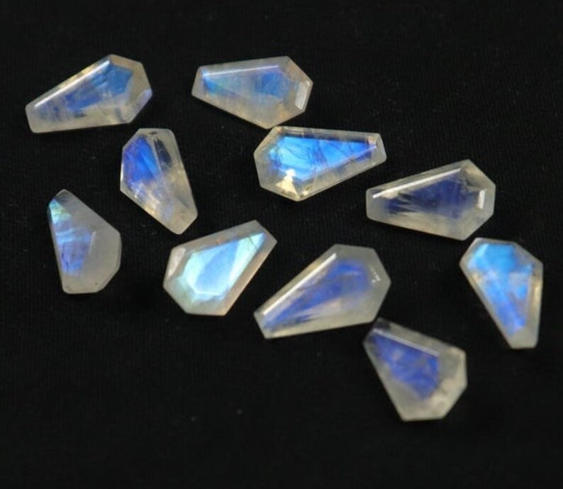 10 AAA vita regnbågsmånstenar, kistslipade 13 x 8 mm bild 2