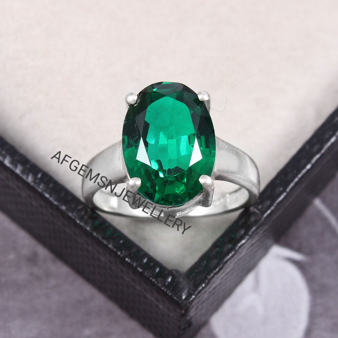 Natural Colombian Emerald engagement ring in yellow gold