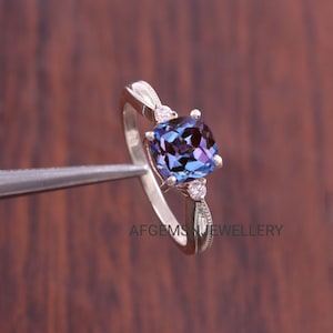 Anillo de compromiso de alejandrita, anillo de plata esterlina, piedra preciosa de corte cojín, anillo con piedra natal de junio, anillo con gemas que cambian de color