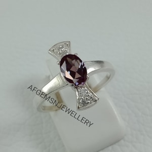 Color Change Stone Ring Alexandrite Halo Ring, lab created alexandrite ring, 925 Sterling Silver Ring, Oval Cut Alexandrite, Ring for Gift