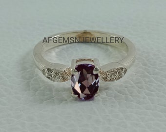 Alexandrite Halo Ring, lab created alexandrite ring, 925 Sterling Silver Ring, Color Change Stone Ring, Oval Cut Alexandrite, Ring for Gift