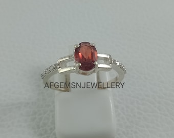 Verlobungsring, natürlicher Granatring, roter Granat, Januar Geburtsstein, Versprechensring, Granatring im Ovalschliff, Solitärring