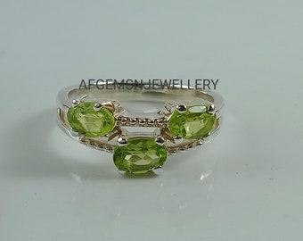 Three Gemstone Ring-Natural Peridot Ring-Oval Cut-Peridot Engagement Ring-Green Stone Ring-August Birthstone-Silver Peridot Ring