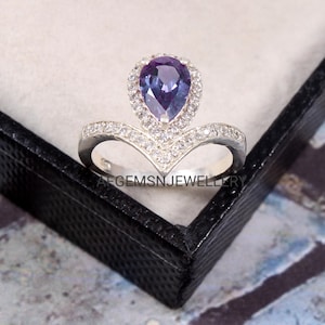 Changement de couleur Bague de mariage en poire alexandrite, Bague en pierre à changement de couleur, Bague en pierre de naissance de juin, Bague de promesse, Bague en alexandrite en argent