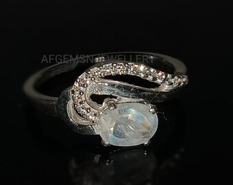 Anillo de piedra lunar arco iris, anillo de plata de ley sólida 925, anillo de piedra lunar ovalada, anillo boho, anillo de piedra lunar de fuego azul, anillo para mujer