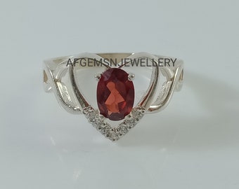 925 Solid Sterling Silver - Natural Dainty Garnet Gemstone - Handmade Silver Ring