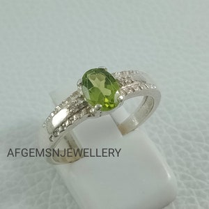 Silver Peridot Ring-Green Stone Ring-Sterling Silver Ring-Peridot Gemstone-August Birthstones-Unique Ring