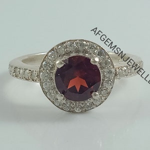 Dainty ring, jewelry Natural Garnet ring, Wedding ring, Promise ring, January birthstone ring, round cut garnet ring, Engagement ring