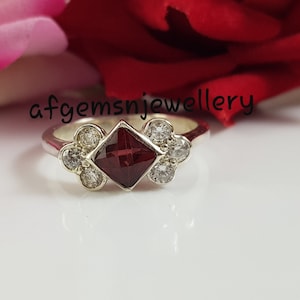 Top Quality Red Garnet Ring-January Birthstone Garnet Ring-Garnet Solitaire Engagement Ring-925 Solid Sterling Silver-Jewelry Handmade
