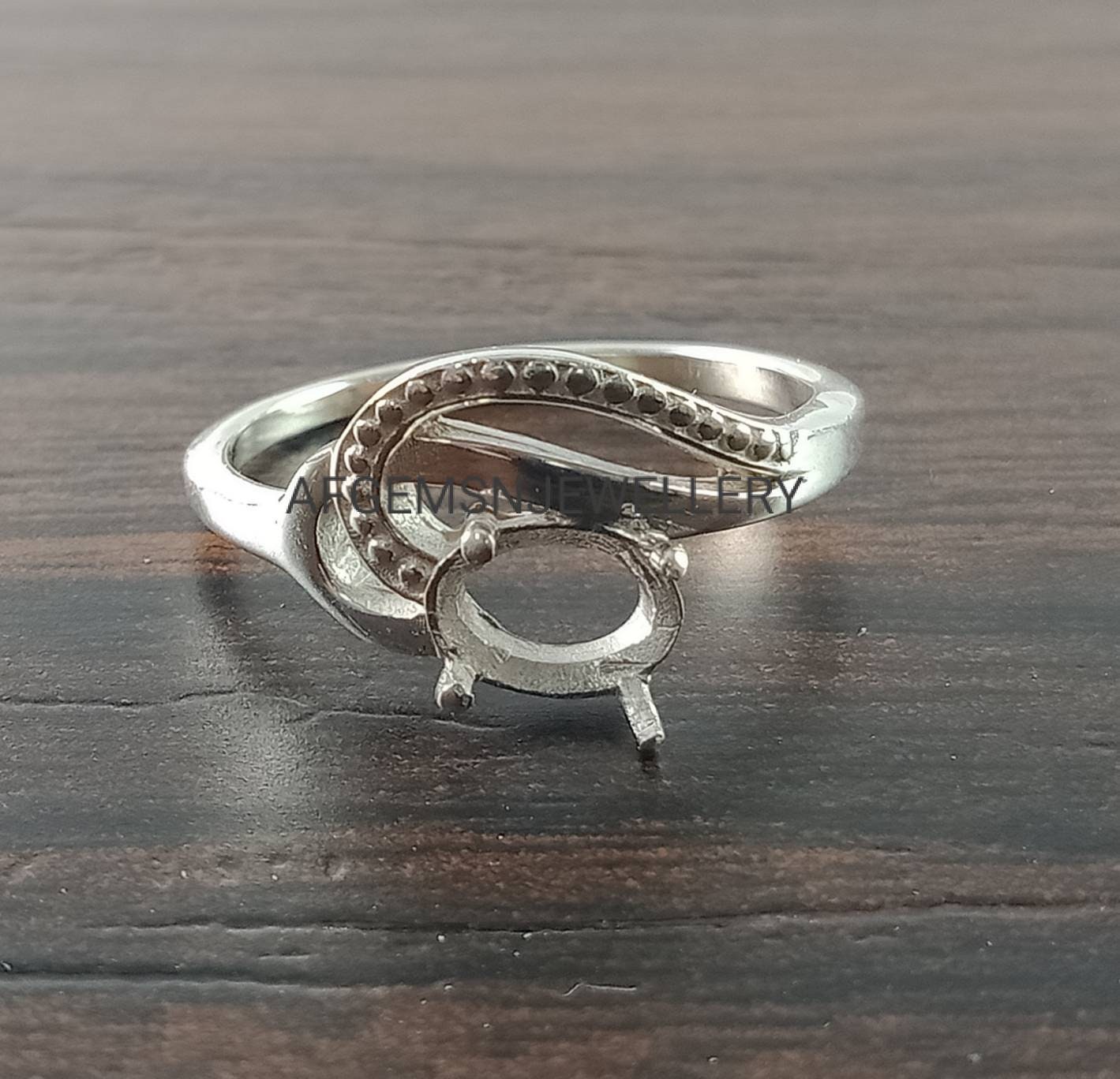 Bague semi monture sertie de pierres taille 20X15 MM forme ovale bague
