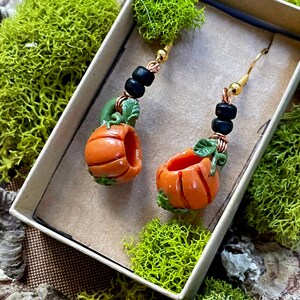 Pumpkin mug earrings, pumpkin coffee mug, pumpkin teacup, pumpkin spice, vintage pumpkin mug earrings, Halloween earrings, autumn earrings image 3