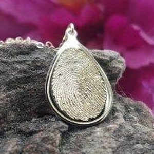 10k Solid Yellow Gold Teardrop Fingerprint Necklace