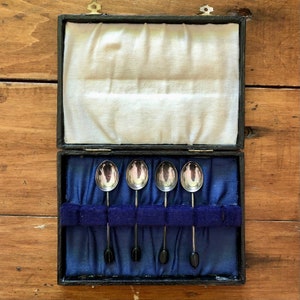 Antique Coffee Spoon Set of 4 in Case