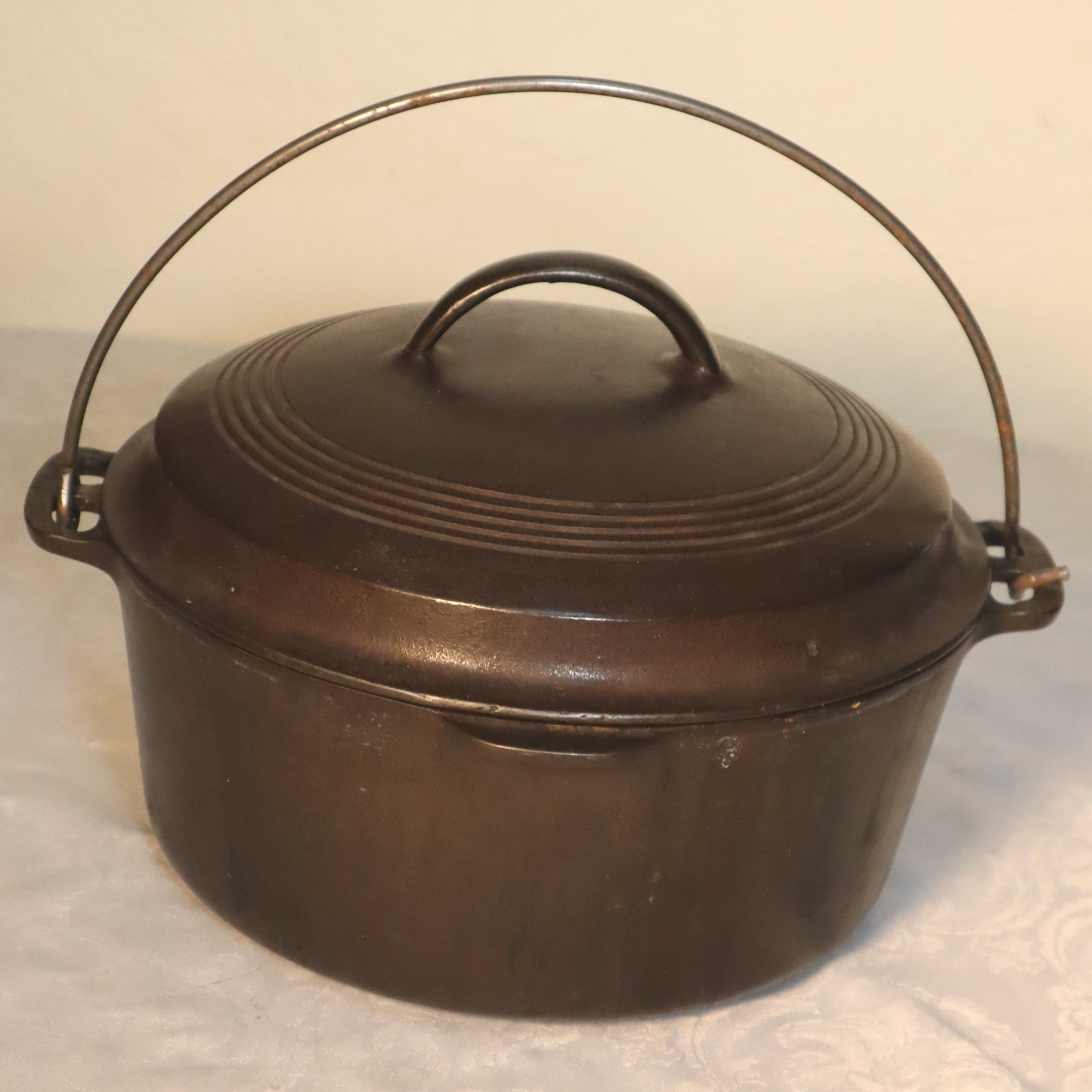 RARE Maid of Honor sears, Lodge Cast Iron Dutch Oven With Original