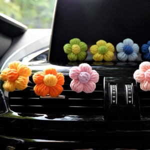 Crochet Rainbow Daisy Car Vent Clips, Flower Power Car Air Freshener, Cute Interior Car Accessories for Women, Car Diffuser