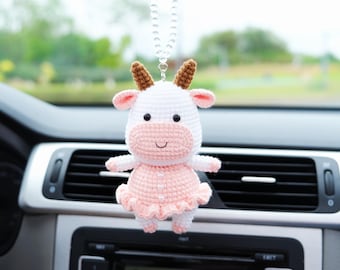 Accesorio colgante para espejo retrovisor de coche con diseño de vaca de ganchillo, adorable vaca sonriente, accesorio para interior de coche para mujeres, adolescentes y parejas.