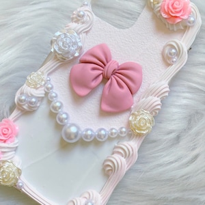 Capa de telefone Decoden Coquette, capa de telefone com laço, capa de telefone 3D com rosas/pérolas, capa de telefone personalizada para iPhone 12/13/14/15/16 Pro Max, Galaxy, Google