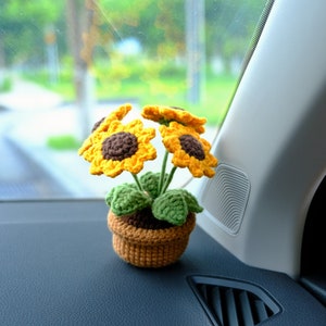 Handgehäkelte Sonnenblumen-Autodekoration, Mini-Topfpflanzen-Ornament für Auto, Schreibtisch und Zuhause