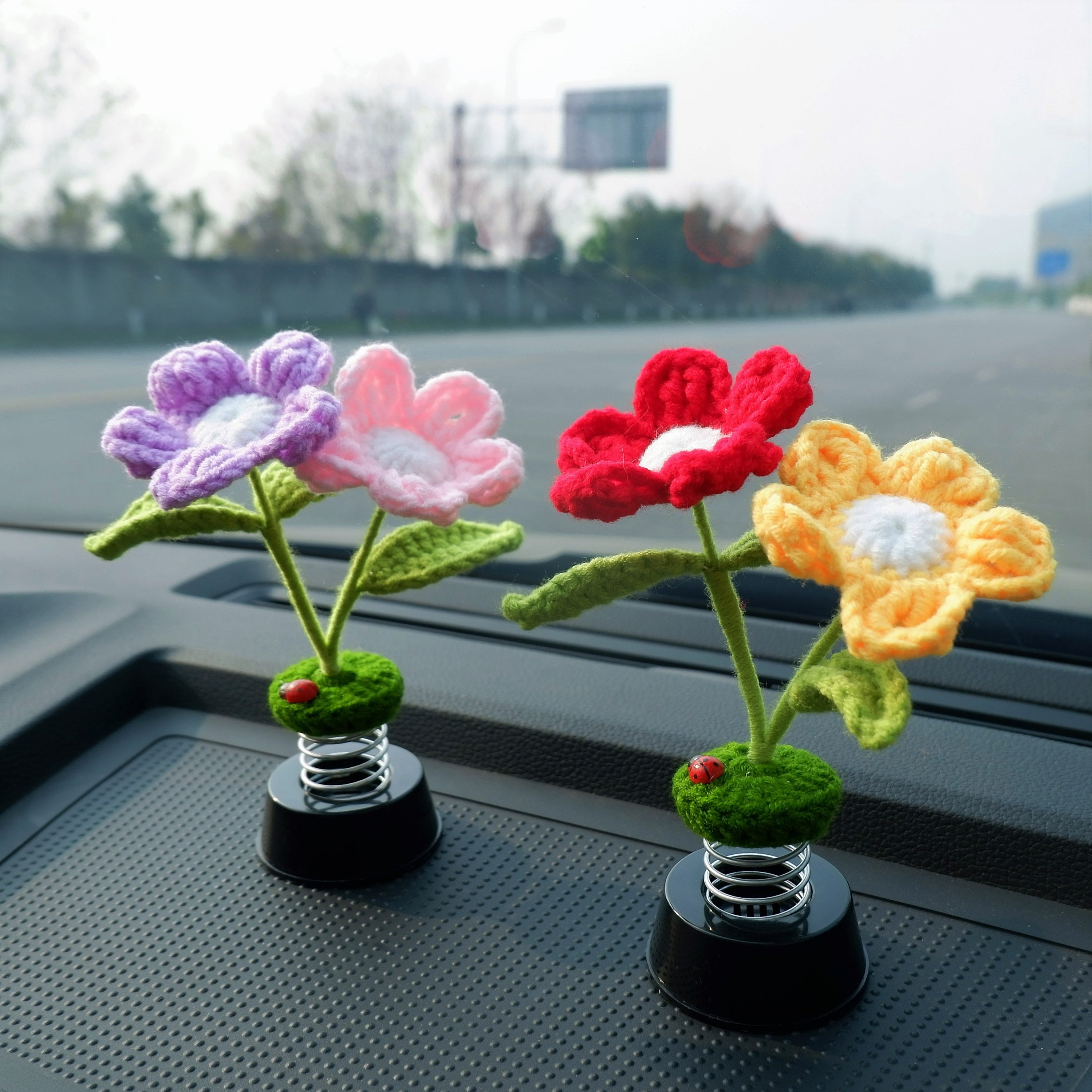 Häkelblumen Auto Armaturenbrett Dekor, kleine Blumen Wackelkopf