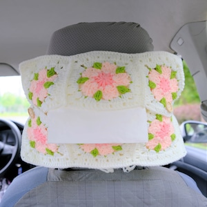 Caja de pañuelos para el coche con diseño de flor de cerezo a crochet, soporte para pañuelos de Sakura para el coche, percha de crochet para el coche, bonitos accesorios para el coche para mujer, decoración interior del coche