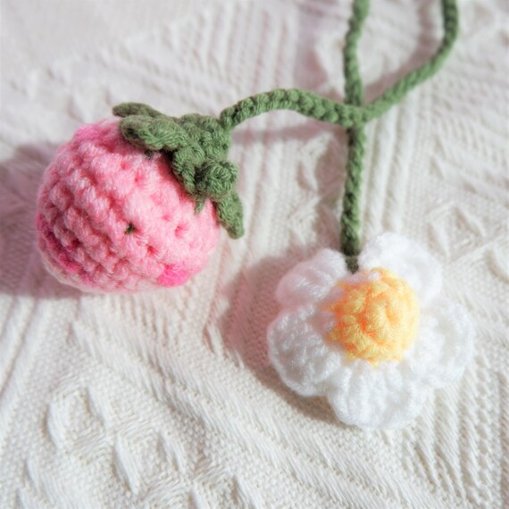 Crochet Strawberry & Daisy Car Charm: Kawaii Rear View Mirror