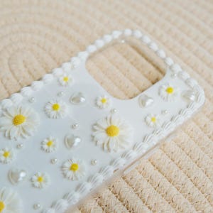 スマホアクセサリー DECO depuis1985 3D FLOWER MALTI CHAIN スマホアクセサリー DECO depuis1985 3D FLOWER MALTI CHAIN