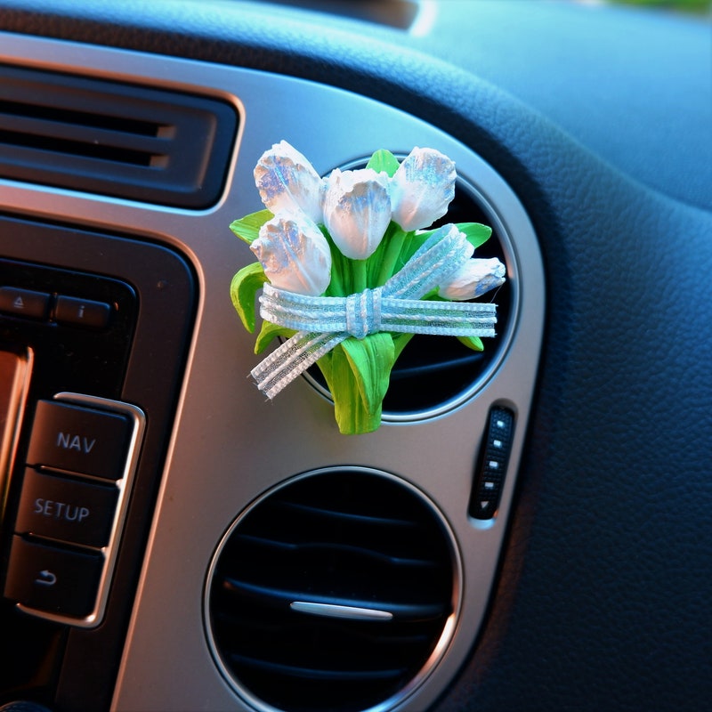 Pink Cute Car Air Vent Clip Freshener - Decorative Scent Diffuser for Automotive Interiors
