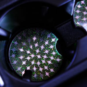 Set di 2 sottobicchieri in resina per auto, sottobicchieri glitterati per auto, sottobicchieri luminosi a forma di esagramma/stella, grazioso accessorio per auto per donne, accessorio per auto femminile