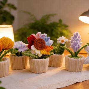 Pipe Cleaner Flowers Potted Plant, Velvet Sunflower/Tulip/Lavender/Cactus/Lily Car Bobblehead Accessories, Potted Flower Desk Decor