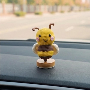 Crochet Honey Bee Car Dashboard Decor, Smiley Bee Car Accessories, Animal Car Interior Accessories for Women/Teens, Cute Desk Decor