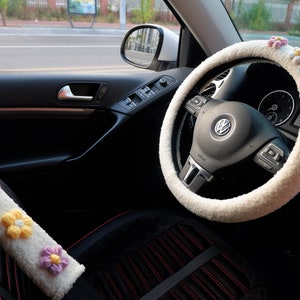 Crochet Gradient Fluffy Flower Pink Steering Wheel Cover, Fuzzy Steering Wheel Cover for Women, Cute Car Accessory Interior, Christmas Gift