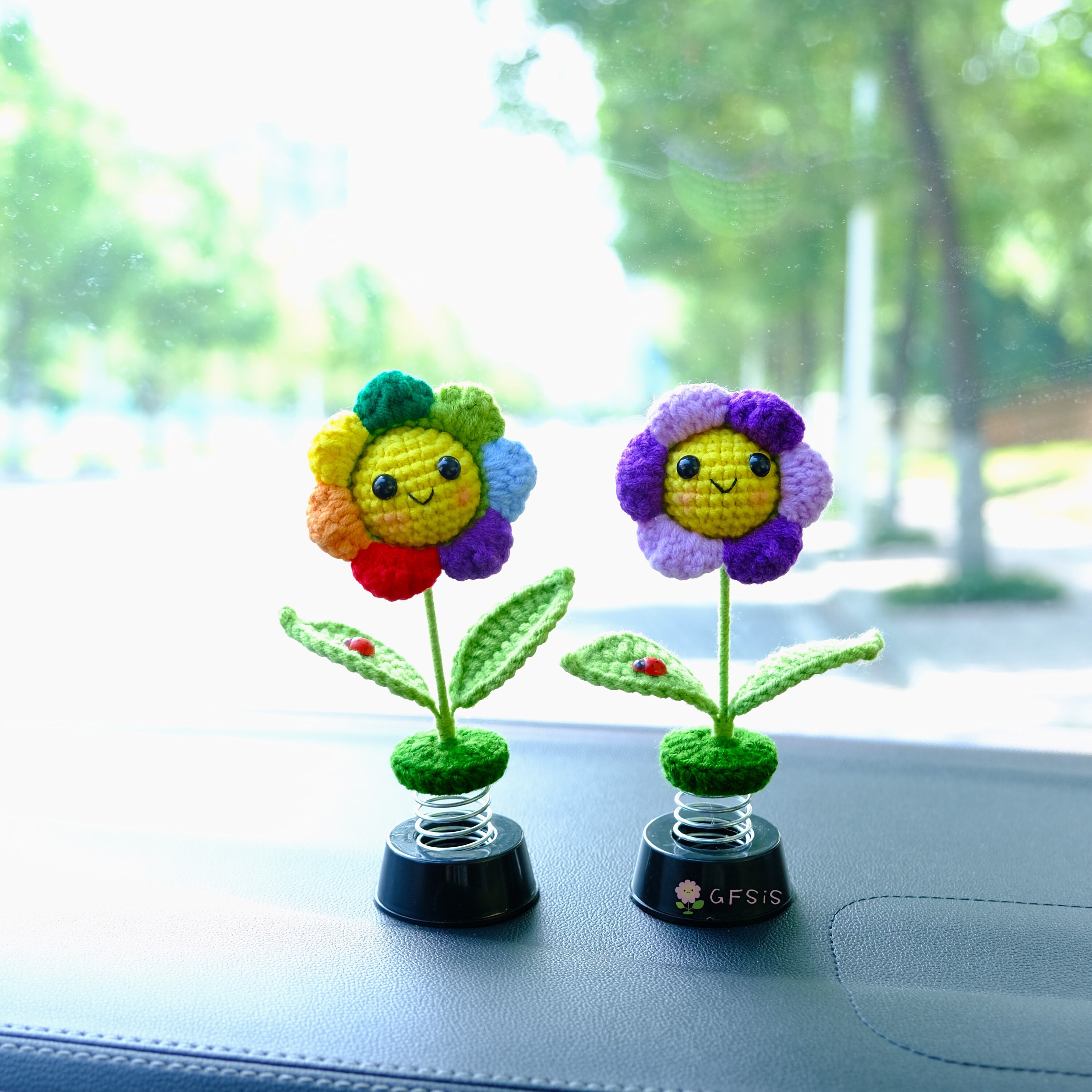 Crochet Sunflower Car Dashboard Bobblehead: Smiley Car Accessory