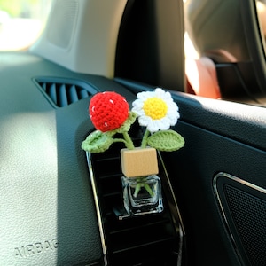 Crochet Strawberry & Daisy Car Air Freshener, Car Plant Vent Clip, Car Diffuser Bottle, Cute Car Accessory for Women, interior Car Decor
