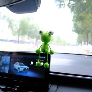 Häkeln Sie Frosch-Armaturenbrett-Dekor, grünes Frosch-Autozubehör, Anime-Autozubehör, niedliches Innenautozubehör für Frauen / Jugendliche