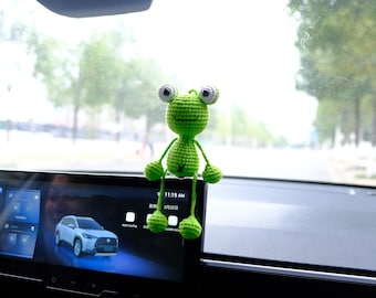 Crochet Frog Car Dashboard Decor, Anime Green Frog Car Accessories, Cute Interior Car Accessories for Women/Teens, Funny Christmas Gift