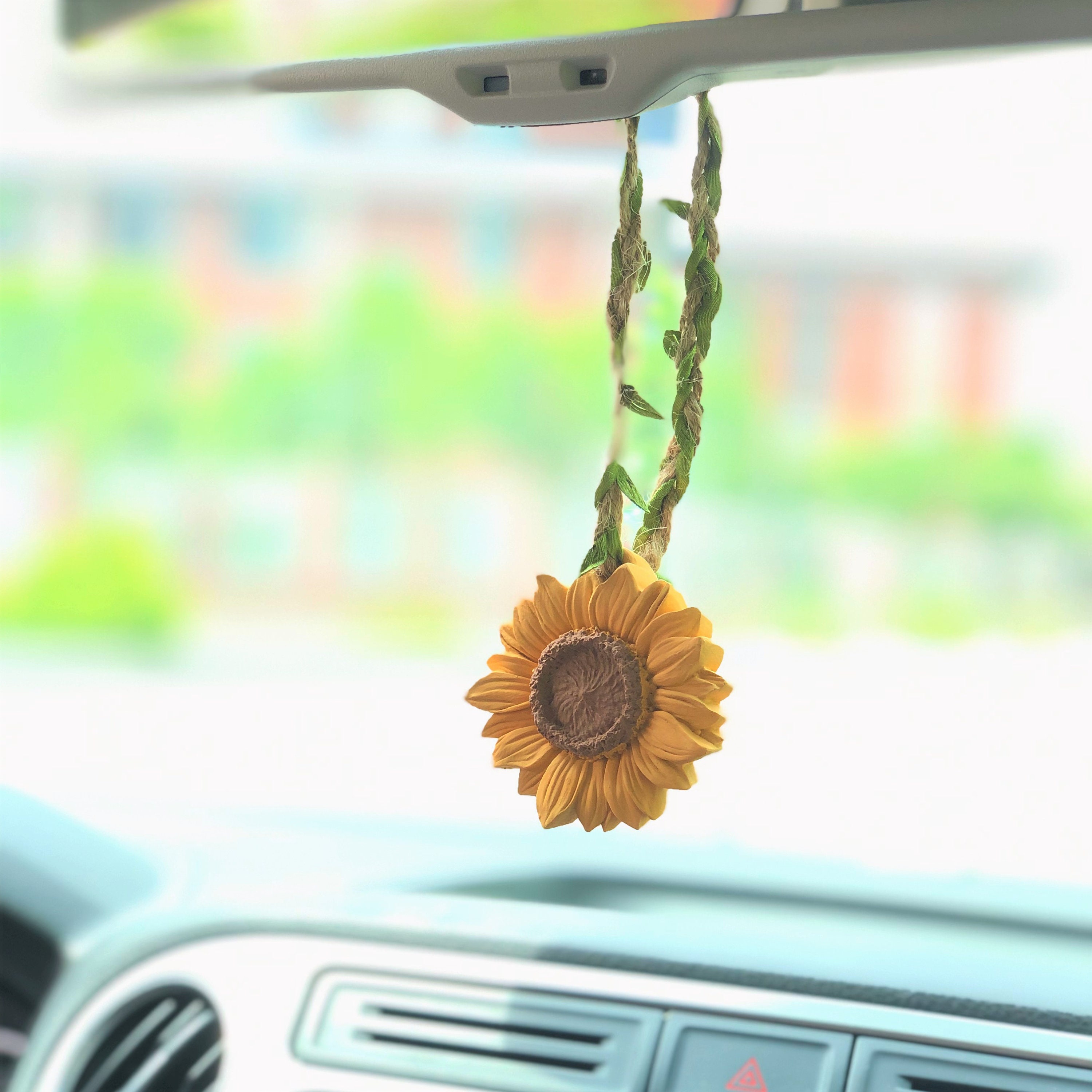 Ouluhend Sunflower Cute Car Dashboard Accessories Decorations for Women,  Boho Hippie Kawaii Car Accessories Decor Bobblehead Sunflower Gift Interior
