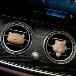 Niedliche Katzen Auto Lufterfrischer Lüftungsclips, Holz Kätzchen Auto Diffusor mit ätherischem Öl, Katzenliebhaber Auto Geschenk, Girly Autozubehör für Frauen