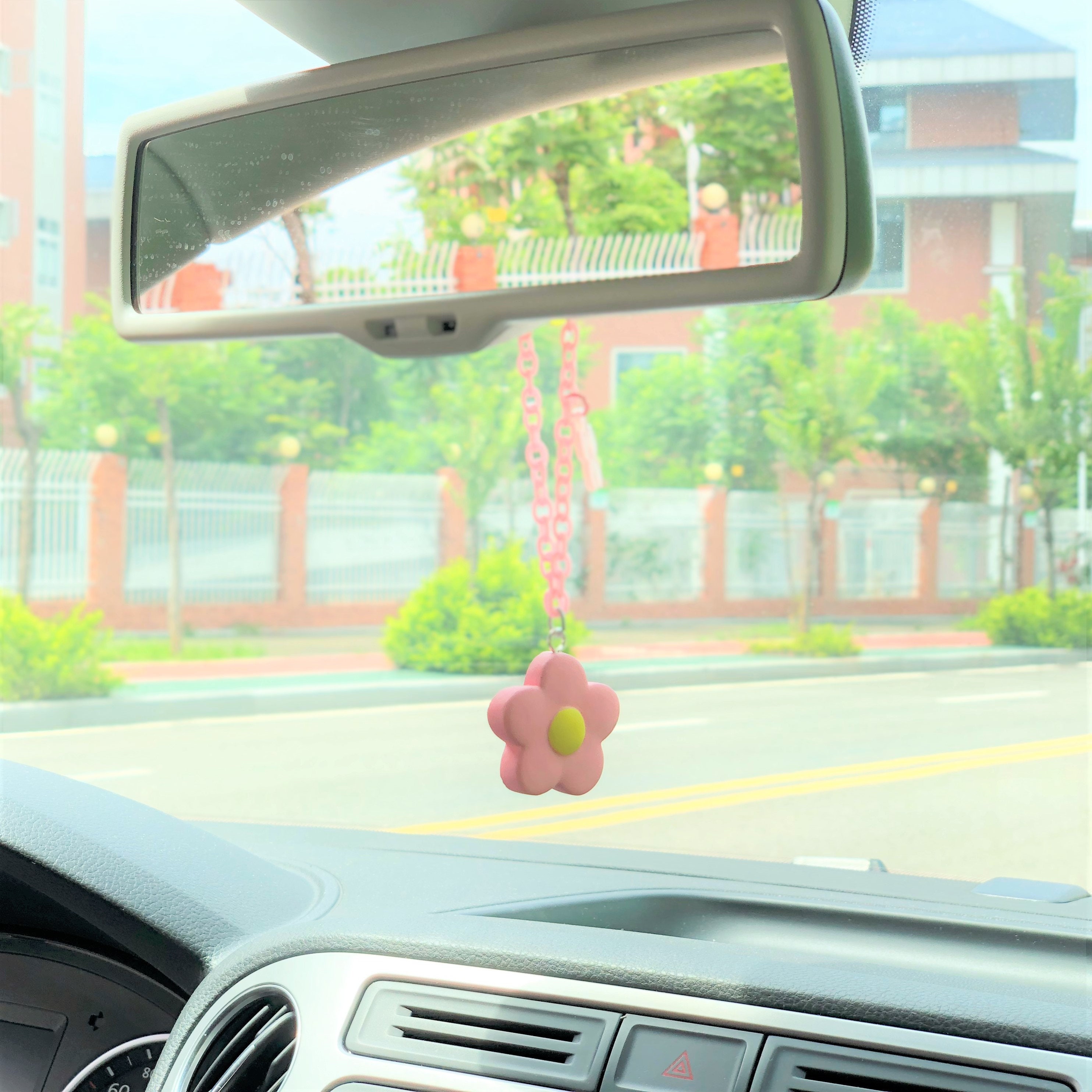 Car Air Freshener Hanging, Plaster Daisy Car Mirror Hanging Accessory, Rear  View Mirror Accessories, Cute Car Interior Accessory for Women 