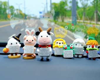 Tarjeta con mensaje personalizado de animal de apoyo emocional, adorable vaca, rana, cerdo o payaso de crochet, accesorio para coche, regalo personalizado para ella o él.