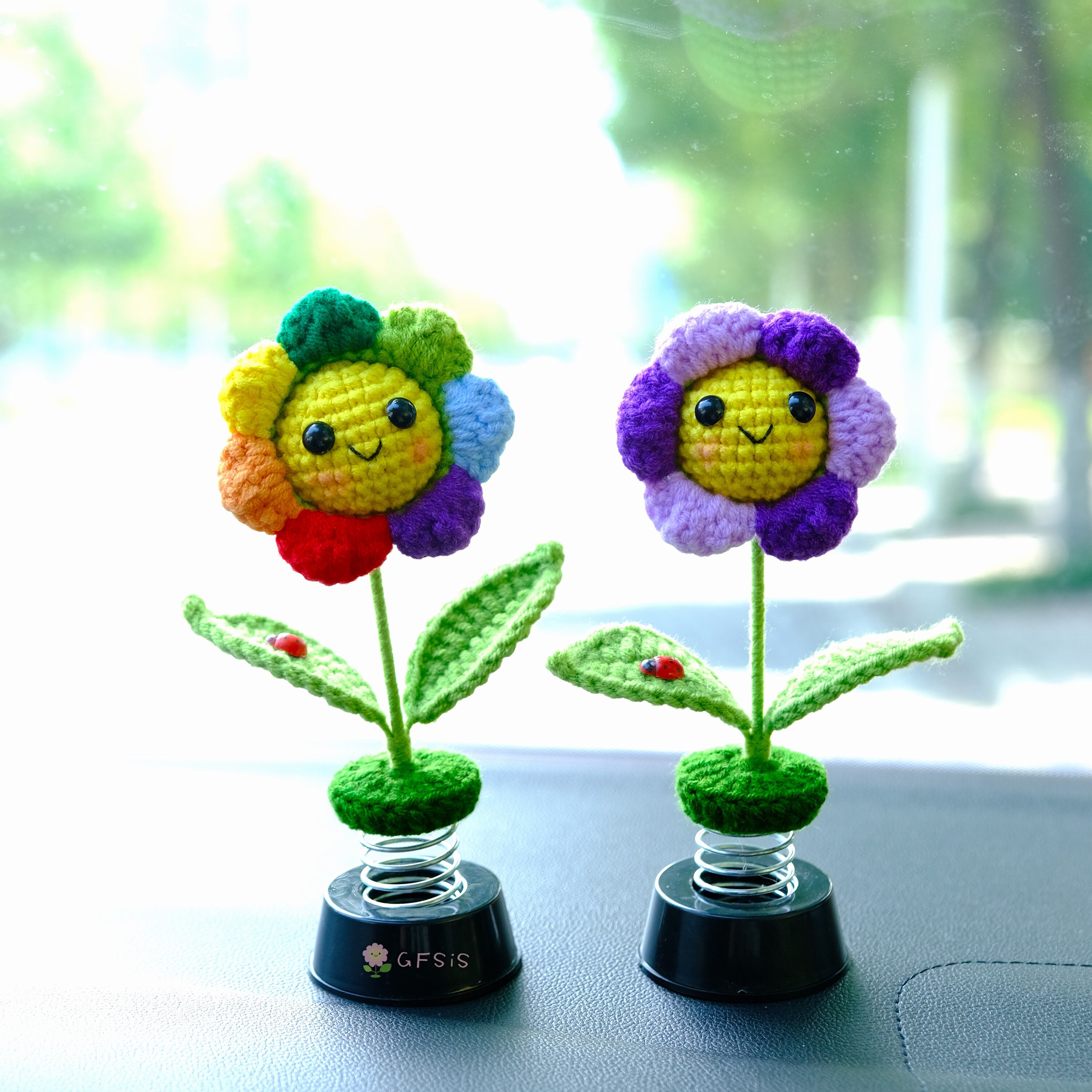 Crochet Sunflower Car Dashboard Bobblehead: Smiley Car Accessory