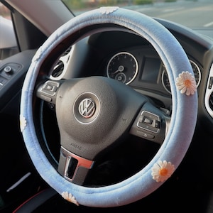 Daisy Flower Embroidery Patch Steering Wheel Cover, Floral Steering Wheel Cover, Cute Car Accessory for Women, Fuzzy Steering Wheel Cover
