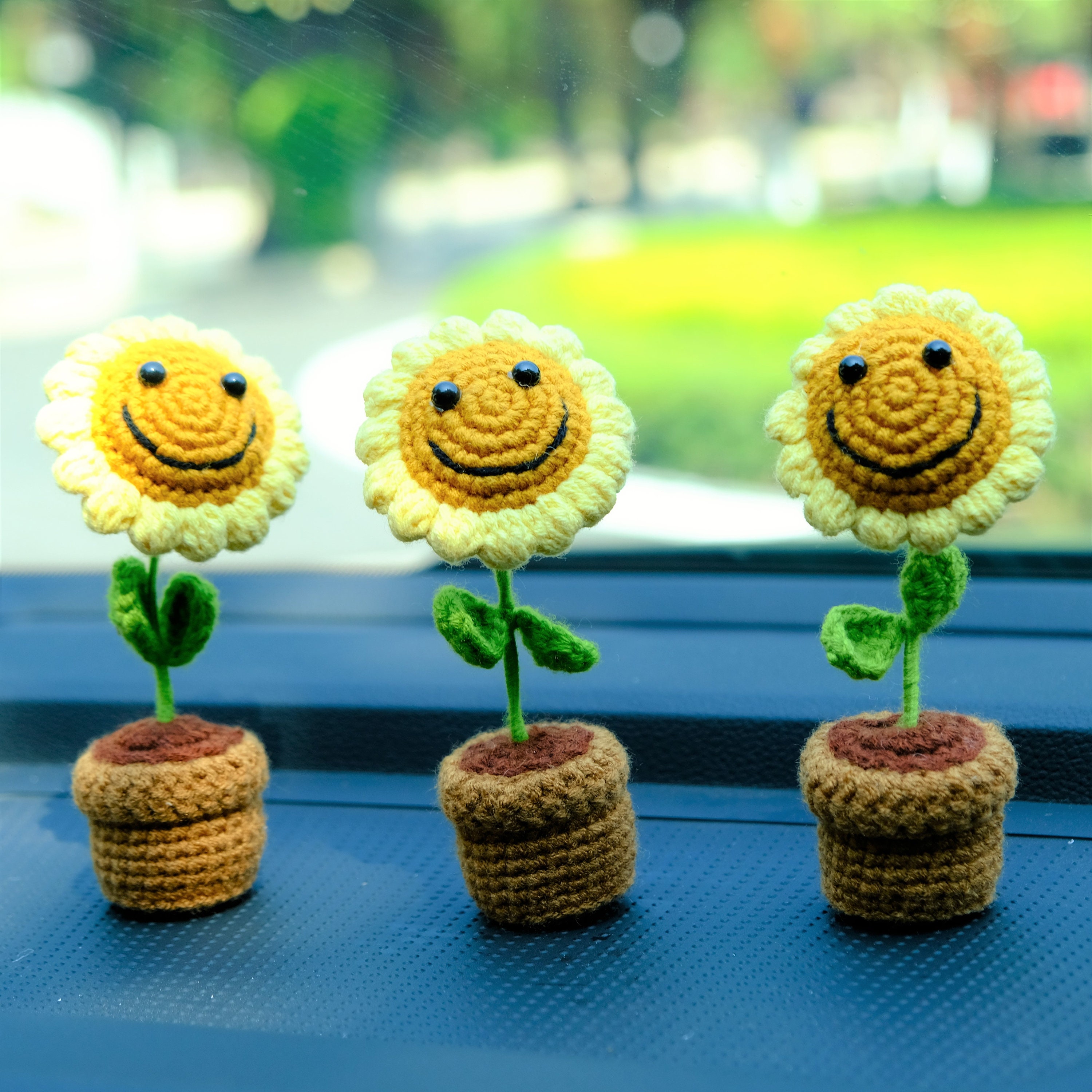 Häkeln Smiley Sonnenblume Auto Armaturenbrett Dekor, niedliche Mini  Topfpflanze Auto Armaturenbrett Zubehör, Boho Auto Interieur Accessoire für  Frauen - .de